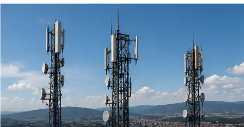 Torres y antenas de telecomunicaciones para cobertura móvil