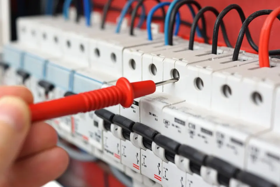 Comprobación de una instalación eléctrica en vivienda