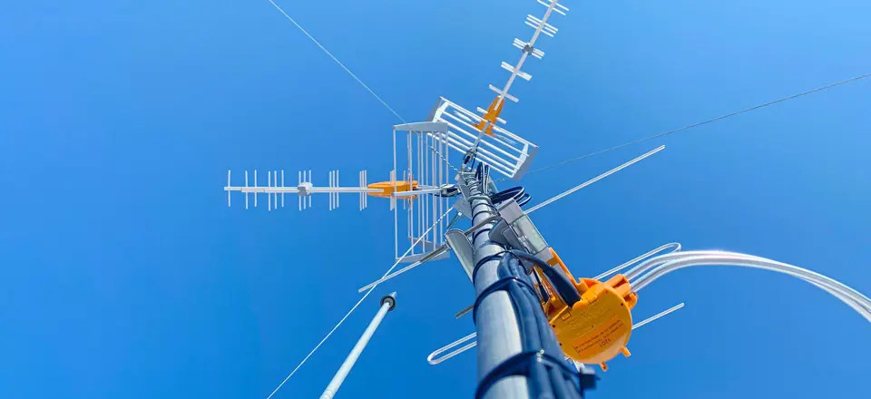 Antena TDT instalada en mástil
